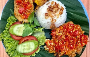 Ayam Geprek Jontor Monyoor food