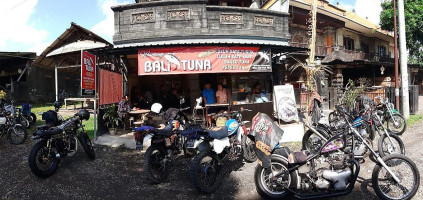 Waroeng Bali Tuna outside