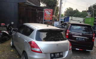 Waroeng Bali Tuna outside