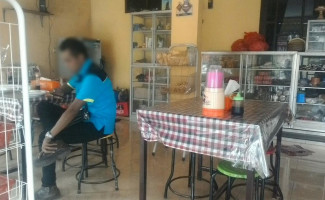 Waroeng Bali Tuna inside