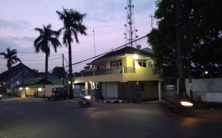 Warung Ayam Geprek, Soto Koya, Bakso Mie Ayam outside
