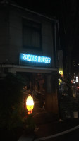 Raccos Burger outside