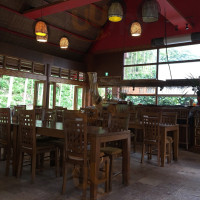 Wū Bù Yǔ Lín Bā Lǐ Dǎo Zhǔ Tí Cān Tīng outside