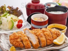 すし Bàn Ní Qí Běn Diàn Essen