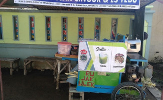 Warung Rujak Cingur Es Tebu Außen