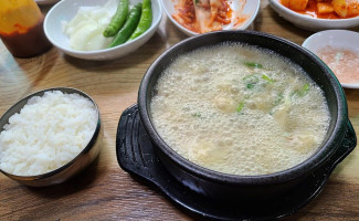 Giant Oriental Sundaeguk food