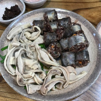 Giant Oriental Sundaeguk food