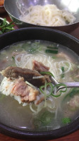 Yukgeori Gomtang food