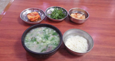 Yukgeori Gomtang food
