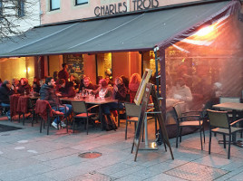 Mike's Grill & Bar outside