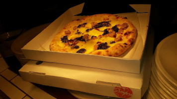 Sempre Pizza & Calzone food