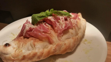 Sempre Pizza & Calzone food