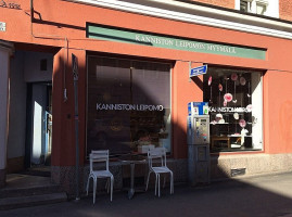 Kanniston Leipomo outside