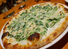 Tavola Yì Shì Pī Sà food
