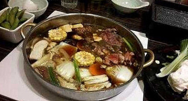 Zhèng Zhōng Pái Gǔ Fàn Qīng Hǎi Diàn food