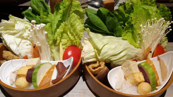 Zhè Yī Xiǎo Guō Tái Zhōng Lì Bǎo Diàn food