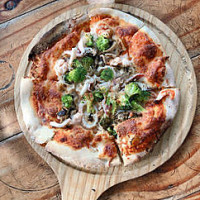 Pizza Olmo food