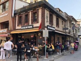 Alsancak Dostlar Firini outside