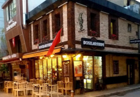 Alsancak Dostlar Firini outside