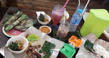 Ayam Kremes Bu Tjondro Bsd drink