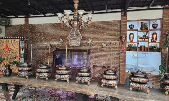 Soemoer Timbo Heritage Resto inside