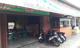 Mie Ayam Goreng Pak Darto outside