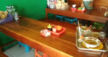Soto Seger Boyolali Mbok Girah inside