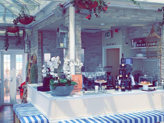 The Hamptons Cafe