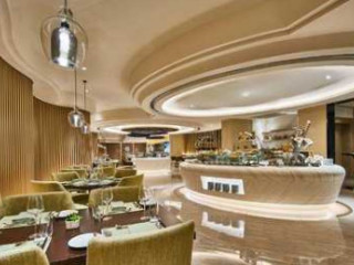 Bó Yǎ Quán Rì Zhì Cān Tīng Shàng Hǎi Hóng Qiáo Lǜ De Bó Lí Jiǔ Diàn